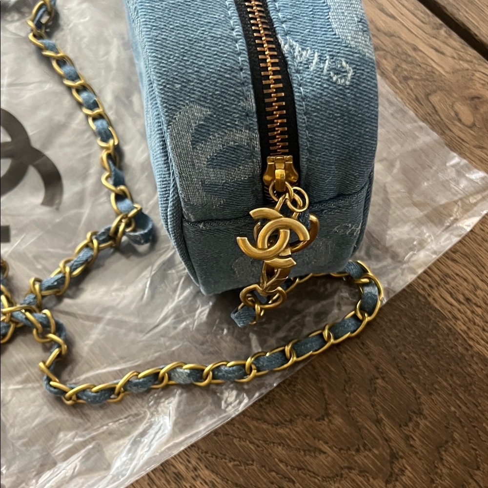 Chanel Beauty Blue Denim Crossbody Bag GWP - Picture 2 of 12